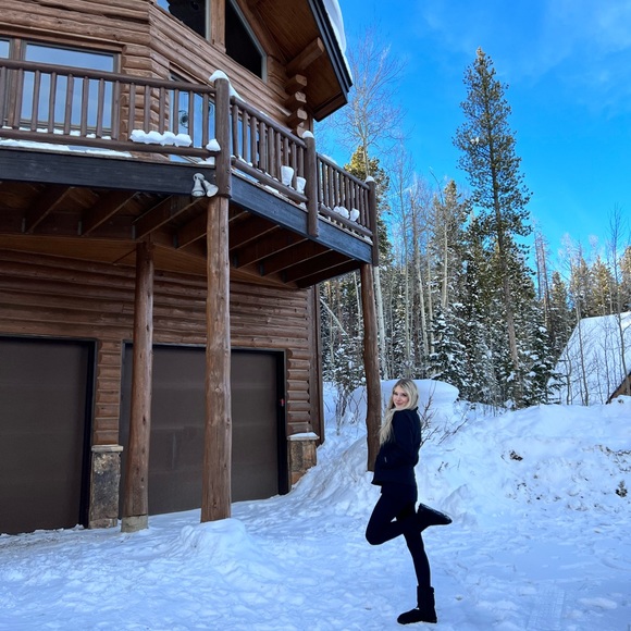 Meet your Posher, Julia - Picture 1 of 1